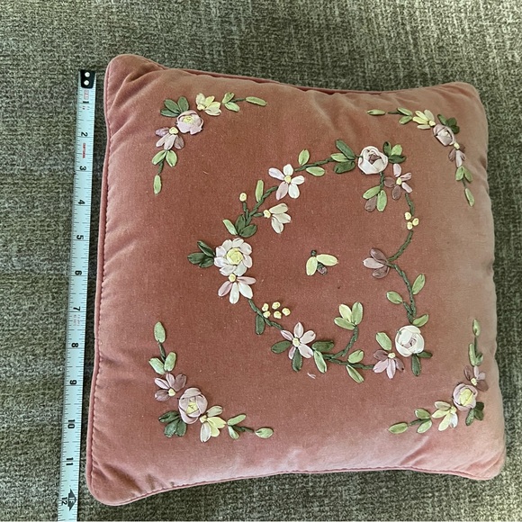 4 small throw pillows - Picture 9 of 10